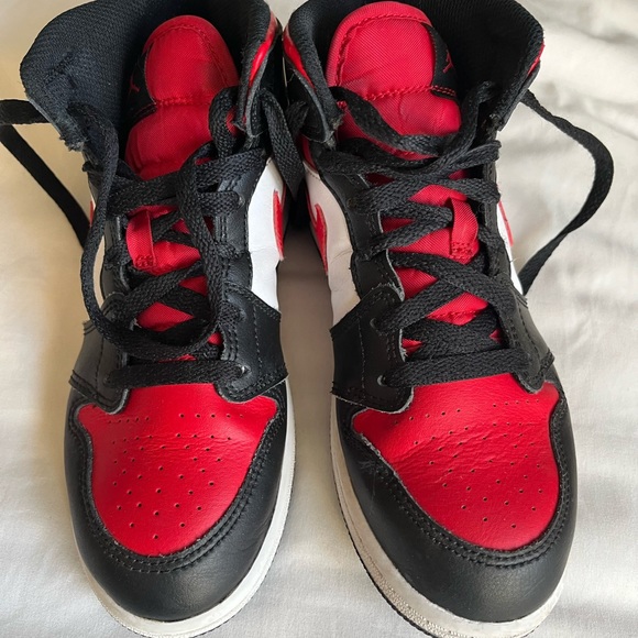 4 pairs of Air Jordans - Picture 8 of 12